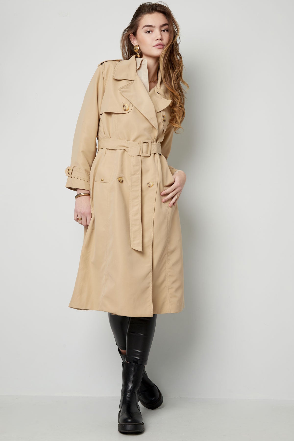 Isla Classic Trench Can Be Combined With Any Outfit
