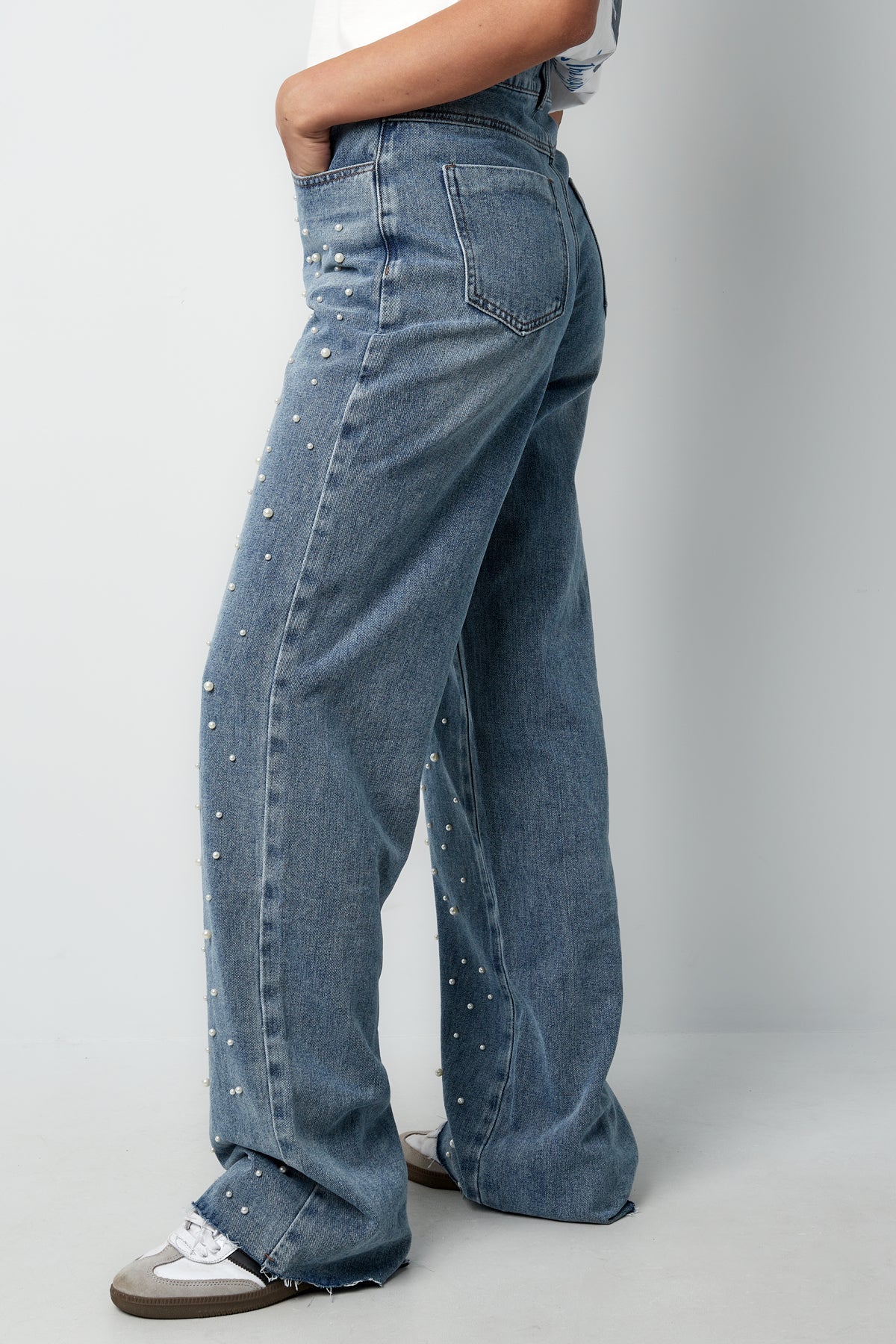 Nomad Island – Denim & Pearls