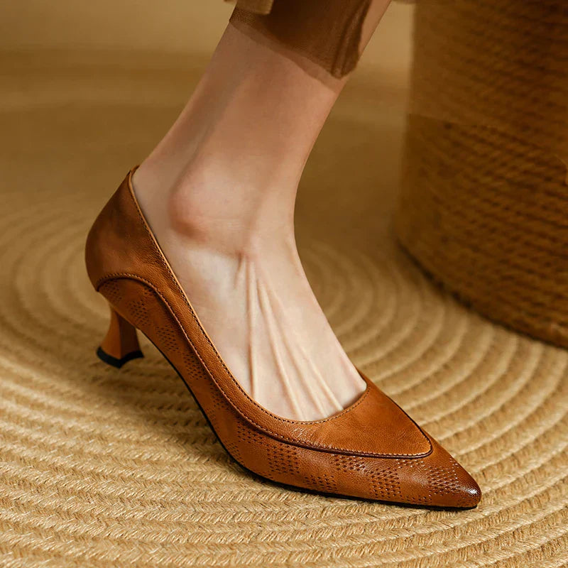 Siona Classic Mid Heel Pump – Women’s fashion piece