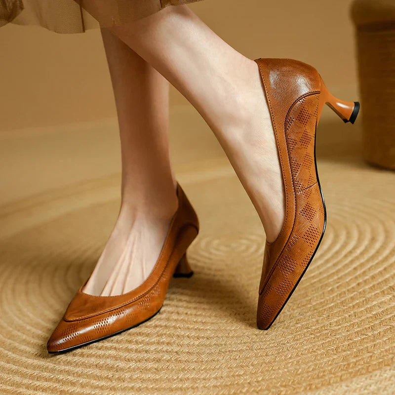 Siona Classic Mid Heel Pump – Women’s fashion piece