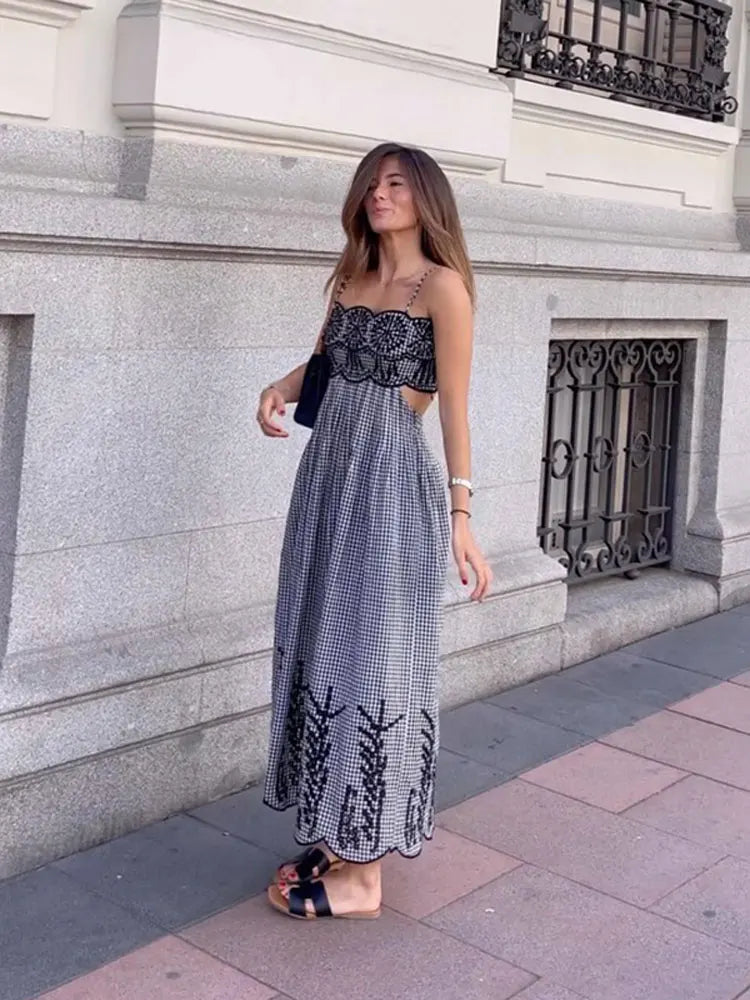 Clara Chic Gingham Dress – Women’s fashion piece