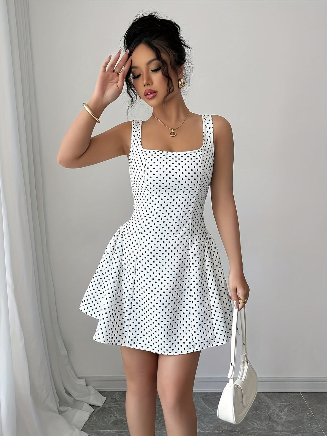 Elegant Short Dress With Polka Dots And A Square Neckline. – Women’s fashion piece